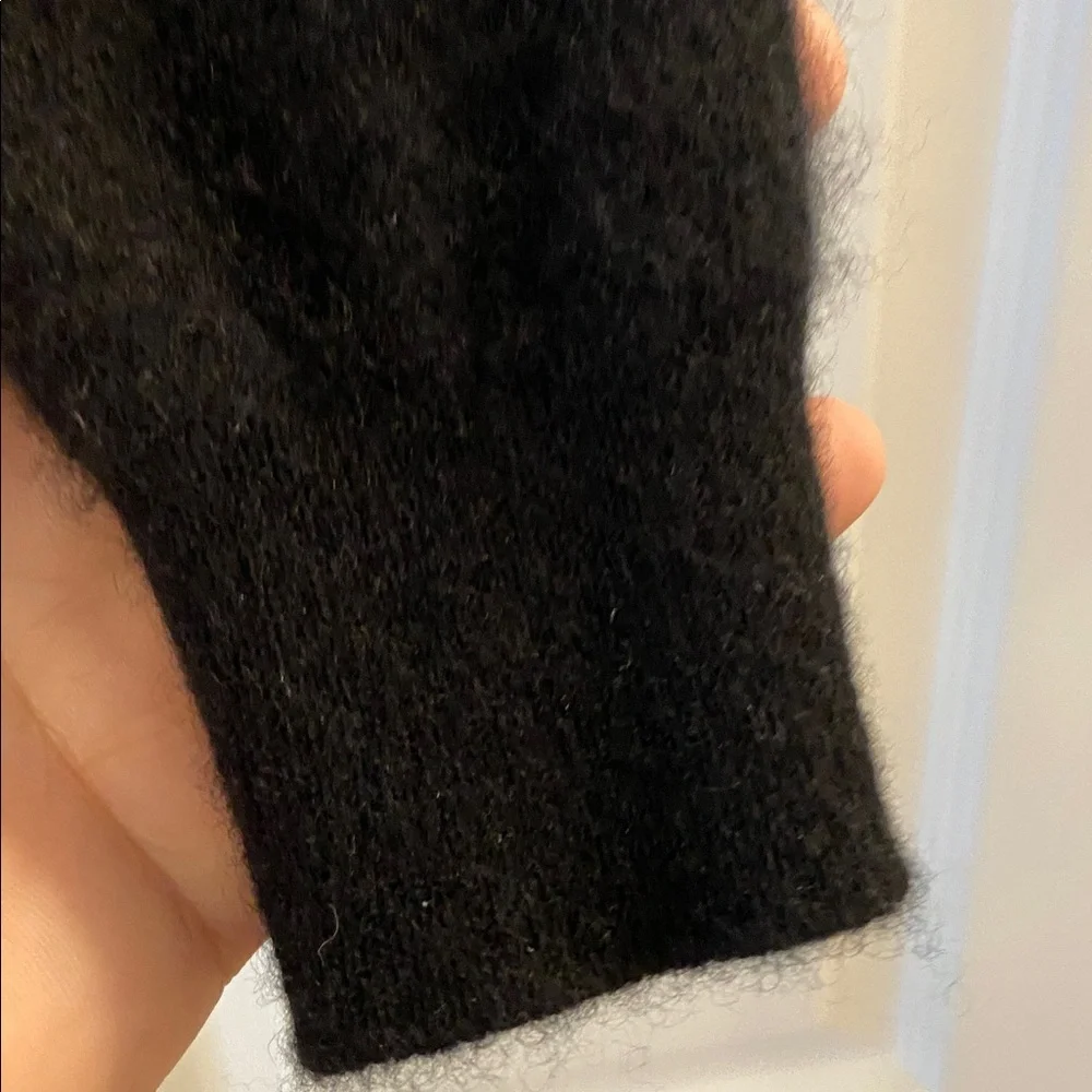 Garnet Hill Classic Black V-Neck Sweater 100% Cashmere length 21” bust 30” - Picture 4 of 8